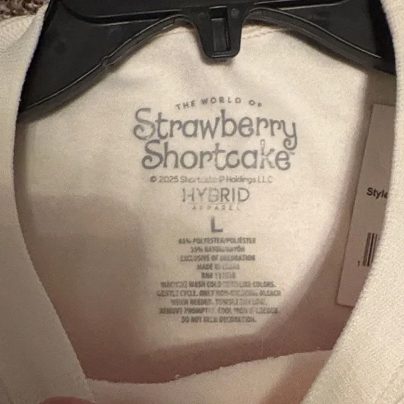 Strawberry Shortcake Markets White Sweatshirt - Picture 3 of 4